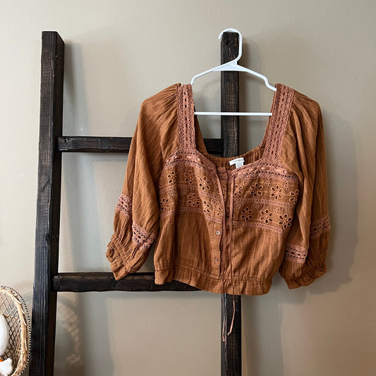 Size Small American Eagle Lace Puff Sleeve Blouse