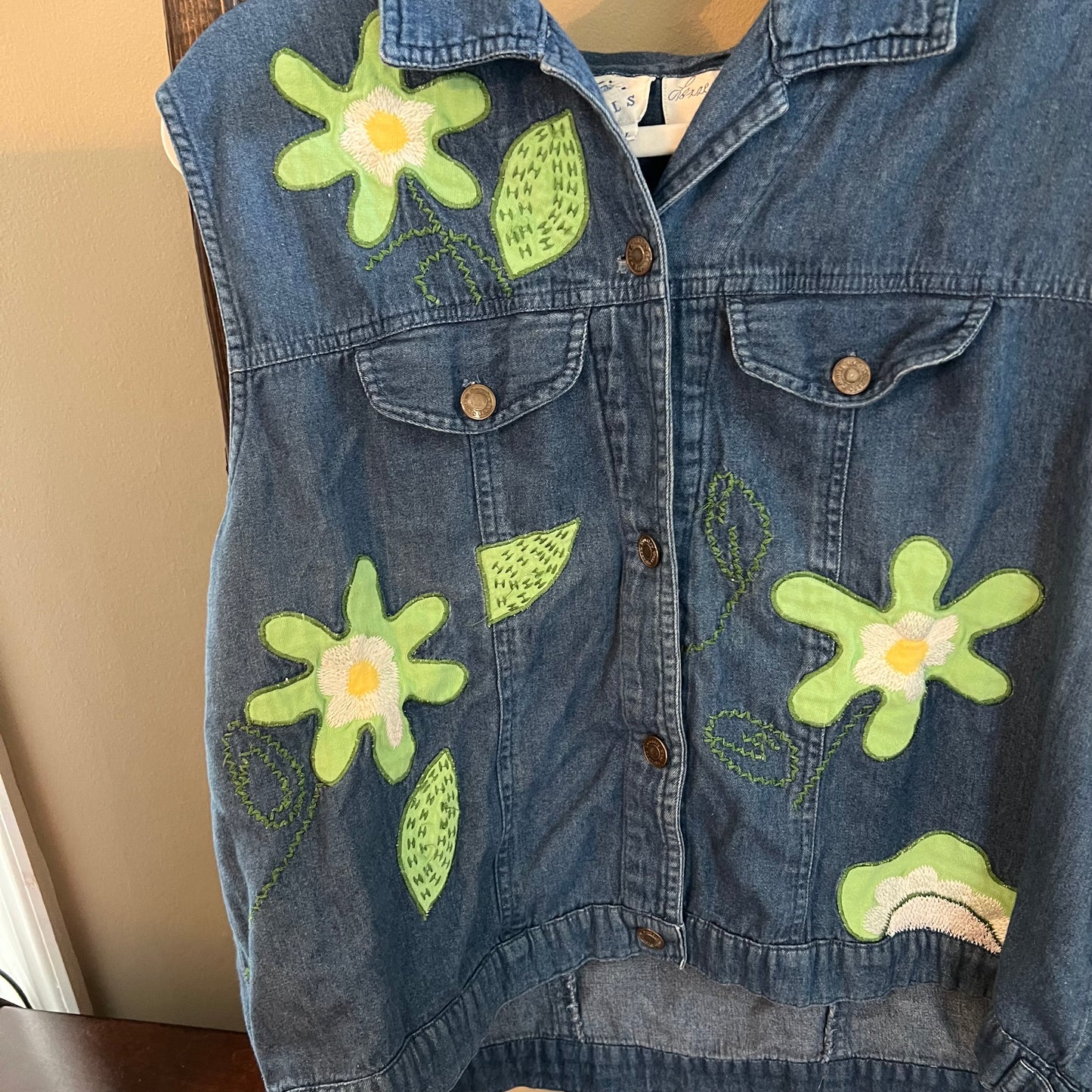 Size XL Country Wear Casuals Floral Embroidered Vest