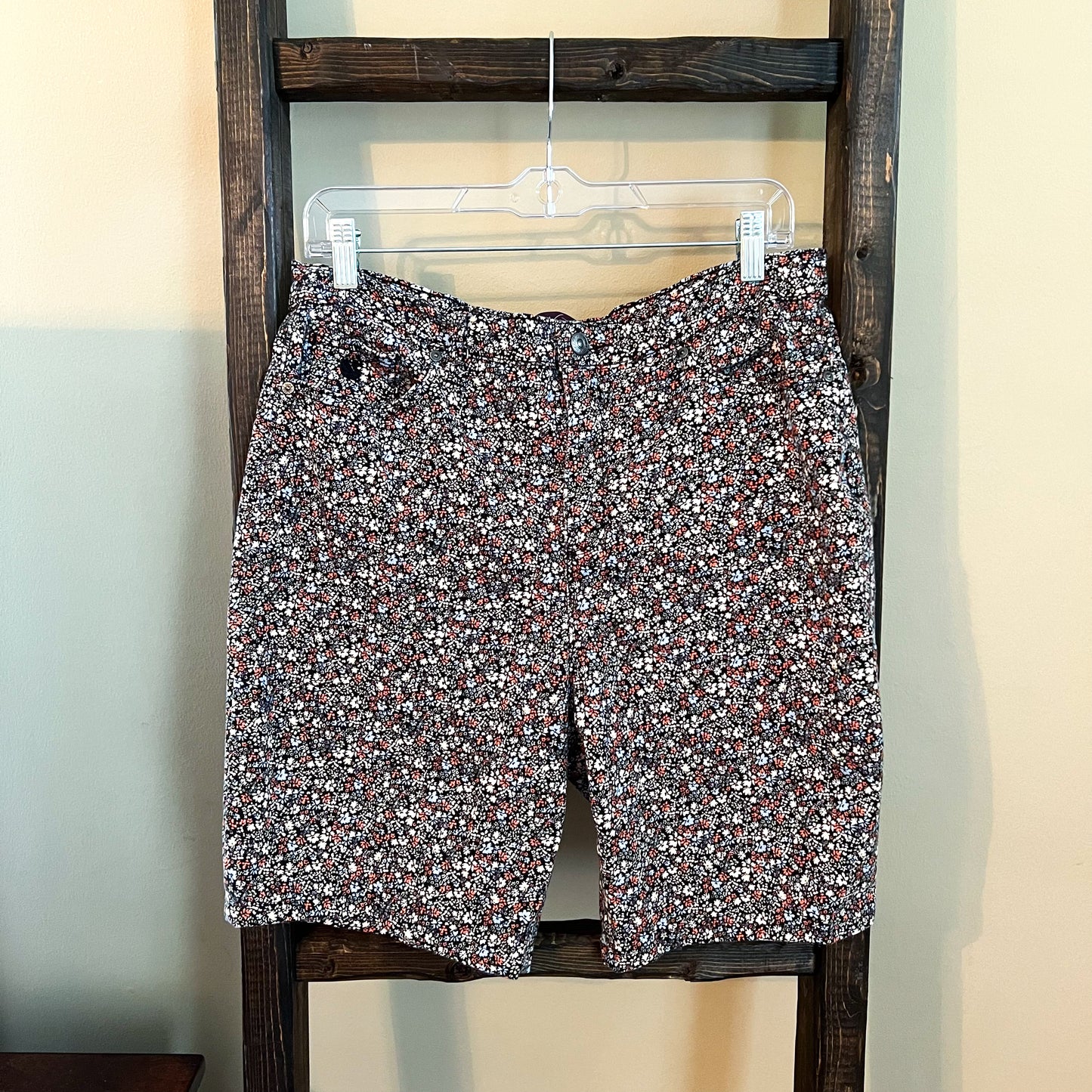 Size 12 Gloria Vanderbilt Amanda Floral Bermuda Shorts