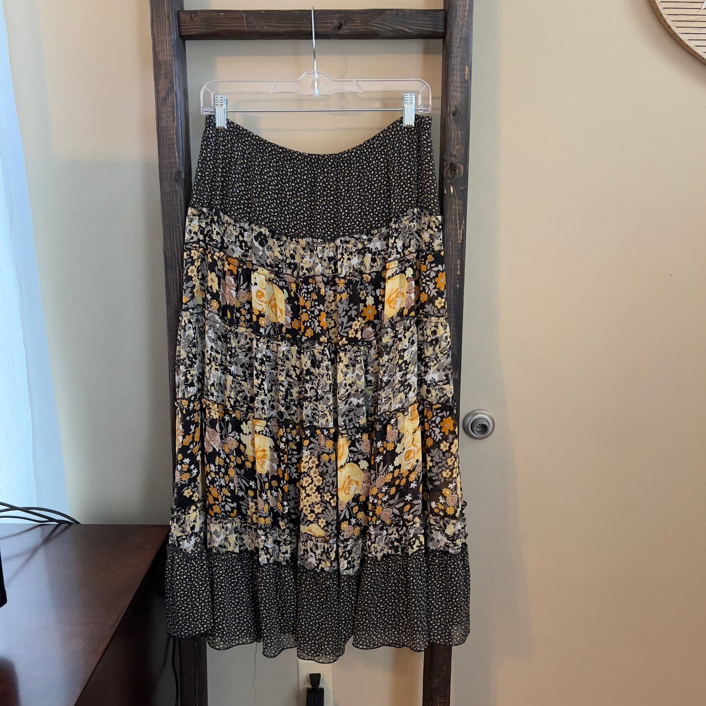 Size Small Notations Floral Midi Skirt