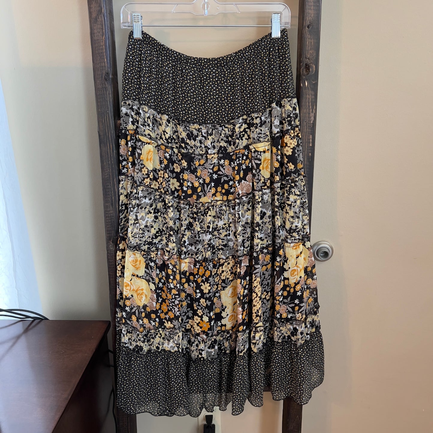 Size Small Notations Floral Midi Skirt