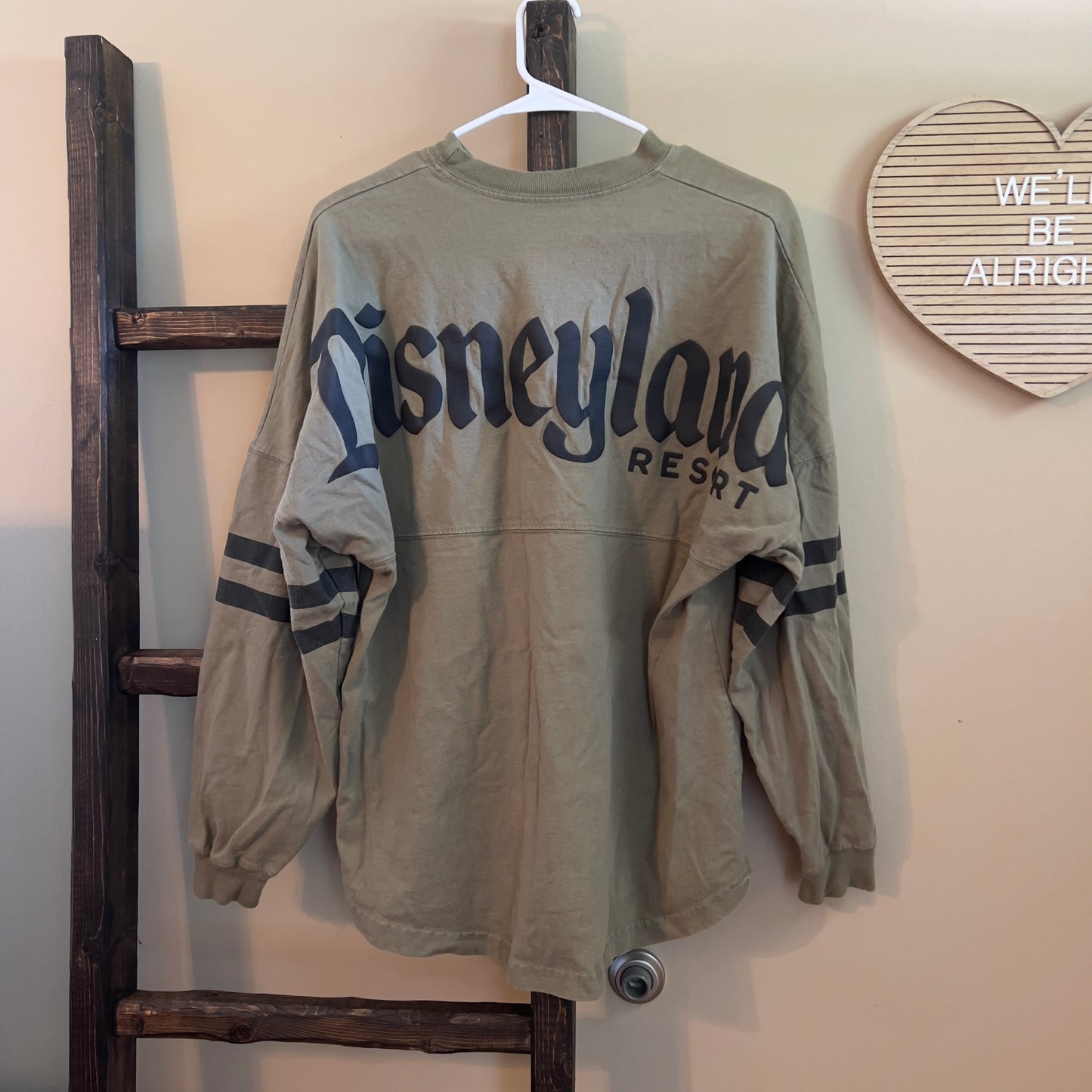 Size Medium Disneyland Resorts Long Sleeve Top