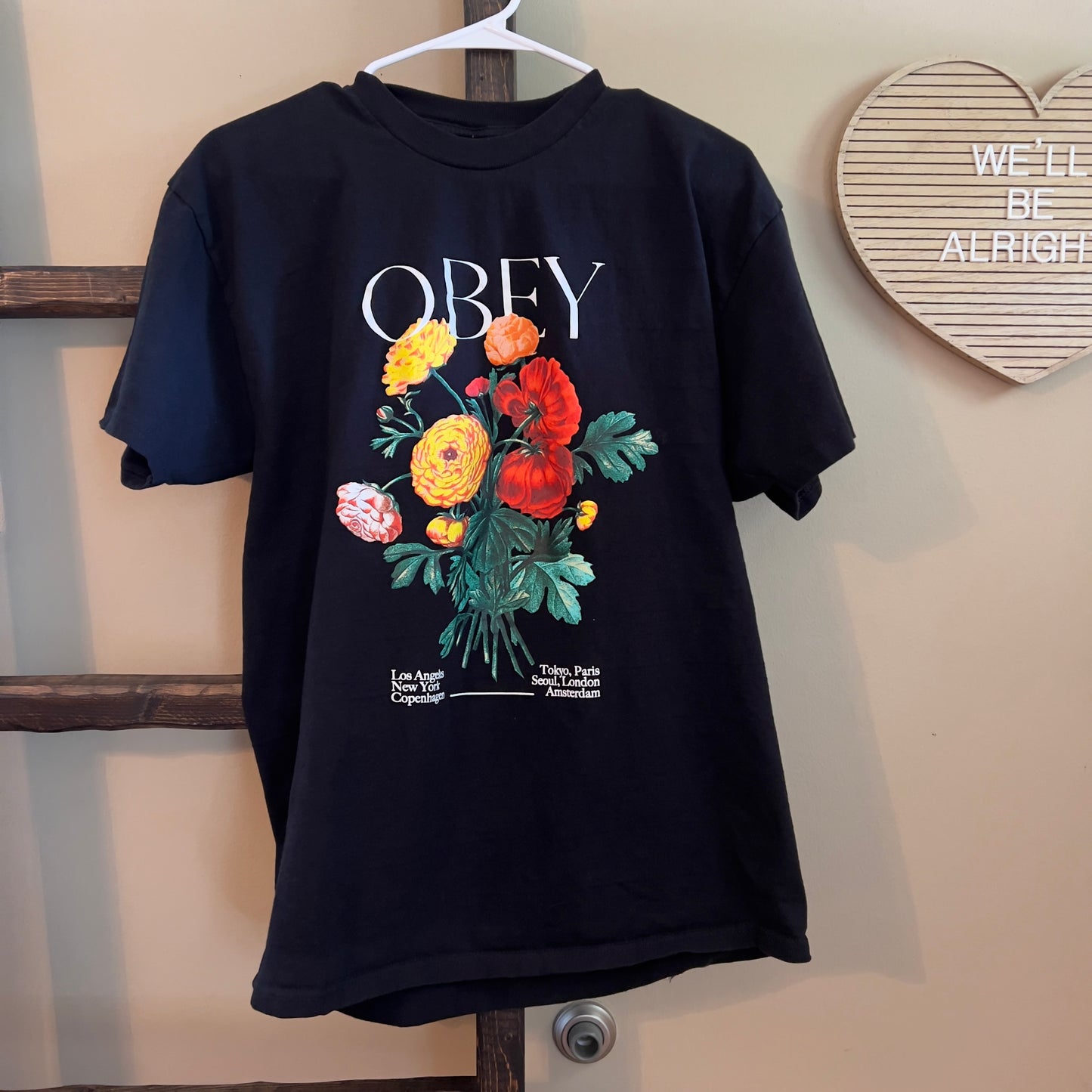 Size Men's Large Obey Floral Shirt