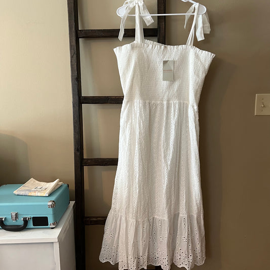 Eesome Boutique White Eyelet Maxi Dress