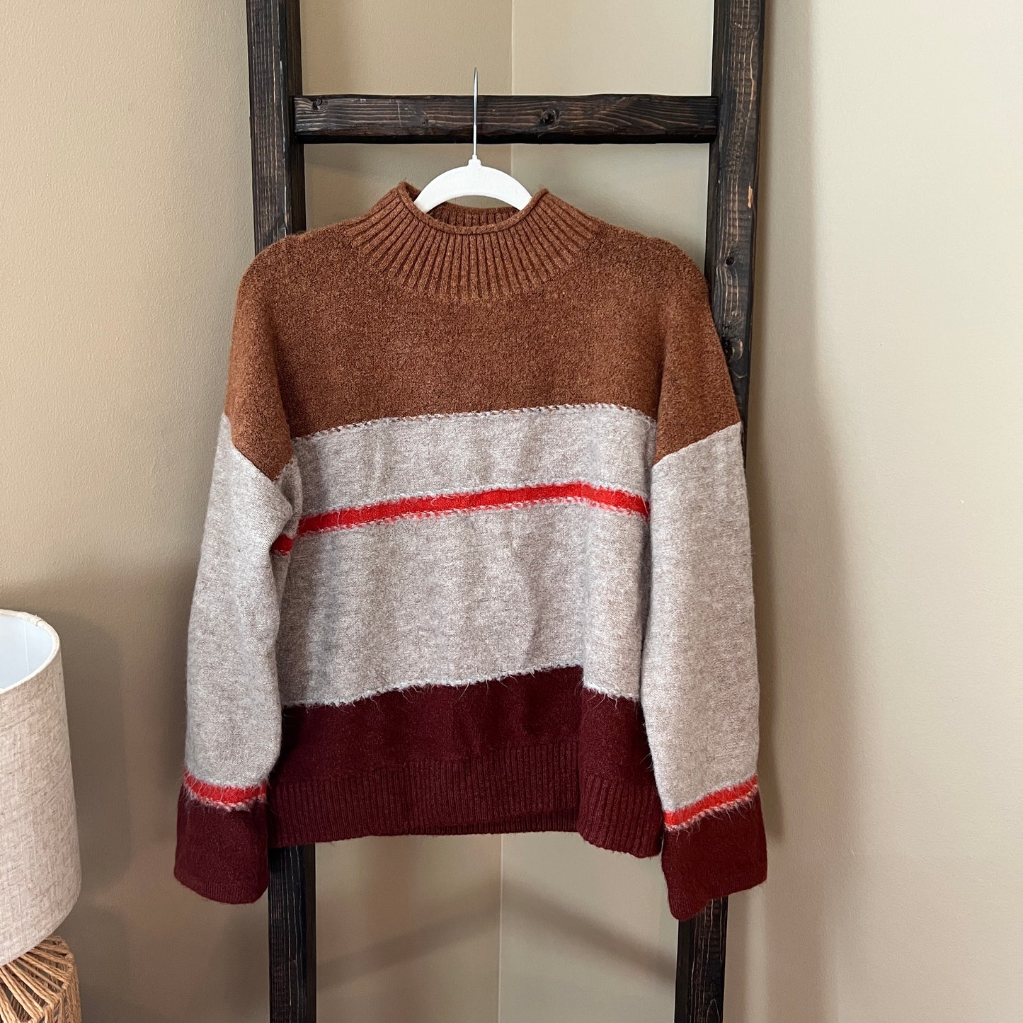 Size Large Universal Threads Sweater