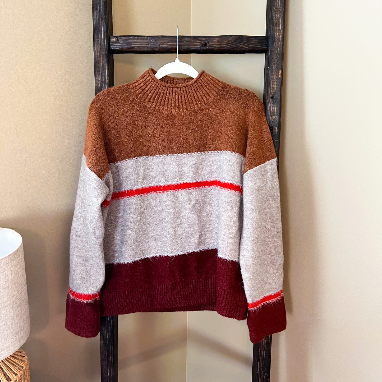 Size Large Universal Threads Sweater