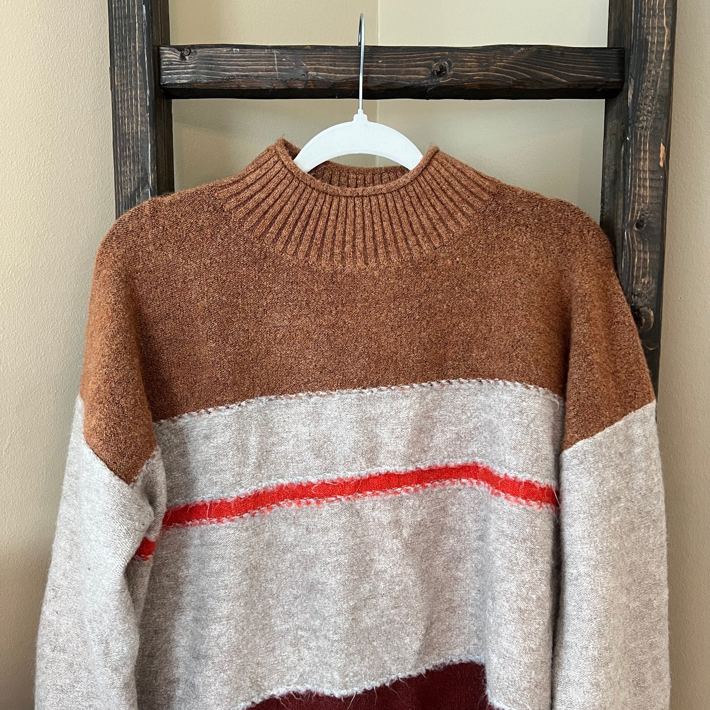 Size Large Universal Threads Sweater